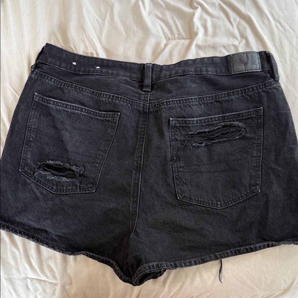American Eagle Outfitters Black Distressed Jean Mom Shorts - Picture 6 of 7